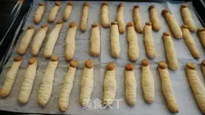Make Halloween witch fingers step 12