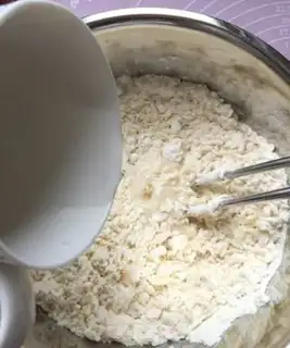 Make The Golden Lion King who squeezes bread step 5