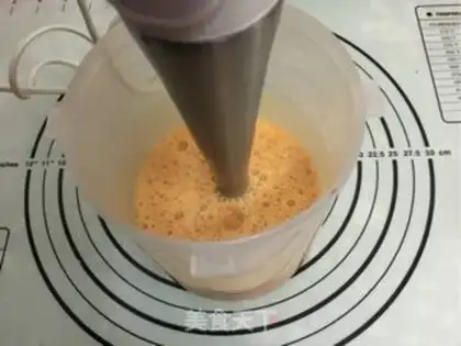 Make Halloween pumpkin pie step 2