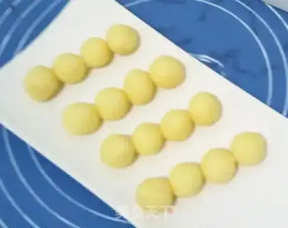Make Two colors squeezed bear bread step 8