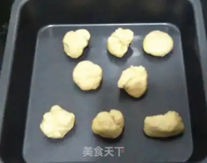 Make Two colors squeezed bear bread step 9