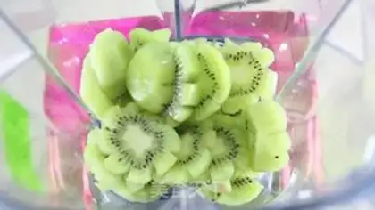 Make strange fruit banana smoothie step 1