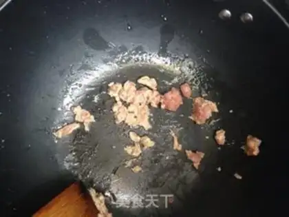 Make Baby eats pork gravy step 2
