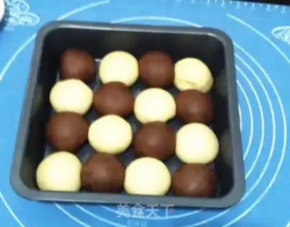 Make Two colors squeezed bear bread step 14