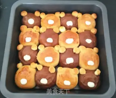 Make Two colors squeezed bear bread step 18