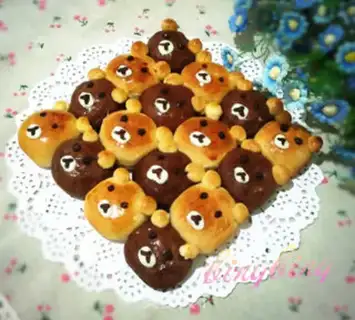 Make Two colors squeezed bear bread step 21