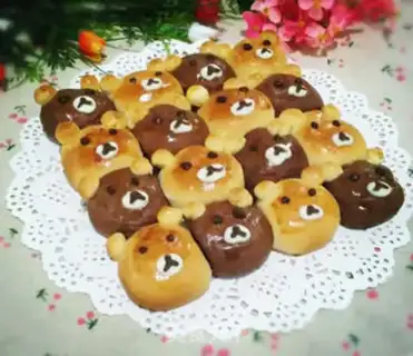Make Two colors squeezed bear bread step 22