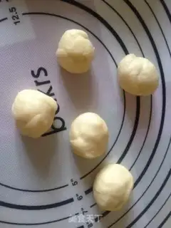 Make Honey milk and rose bouquet step 3