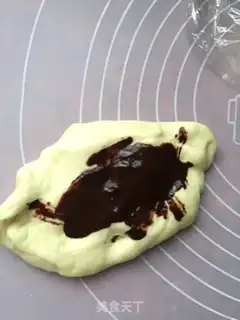 Make Peanuts football bread step 4