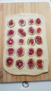 Make Fresh fig rolls step 9