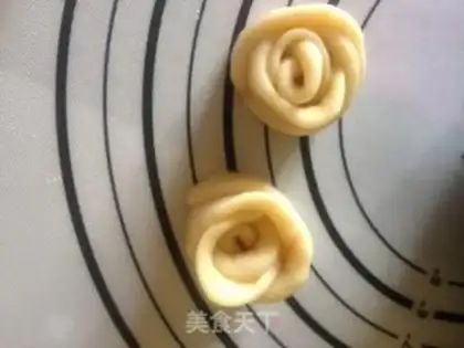 Make Honey milk and rose bouquet step 8