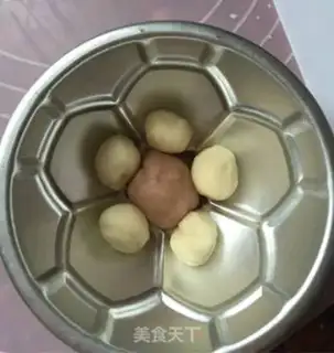 Make Peanuts football bread step 8