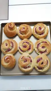 Make Fresh fig rolls step 13