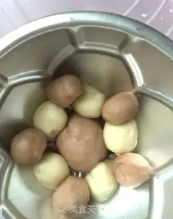 Make Peanuts football bread step 9