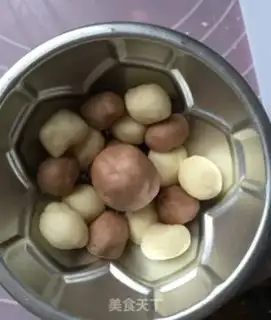 Make Peanuts football bread step 11