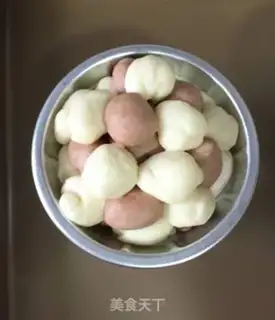 Make Peanuts football bread step 15