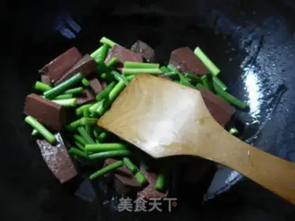 Make Garlic fried goose blood step 2