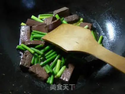 Make Garlic fried goose blood step 8