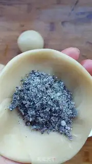 Make Black sesame bee cake step 12