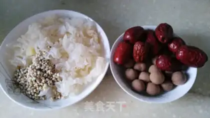 Make The silver spoon of red dates step 0