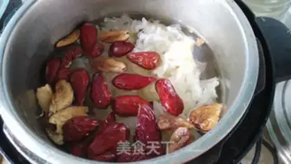 Make The silver spoon of red dates step 2