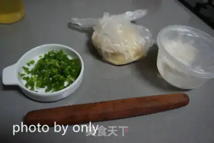 Make Onion cakes made from dumplings step 0