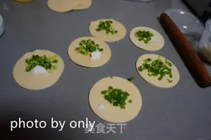 Make Onion cakes made from dumplings step 1