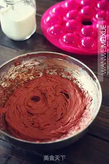 Make Halloween eyeball cake step 3