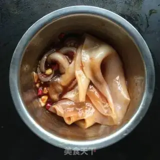 Make Onion roasted squid step 1