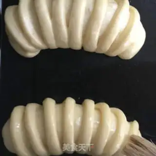Make Soup and caterpillar bread step 17