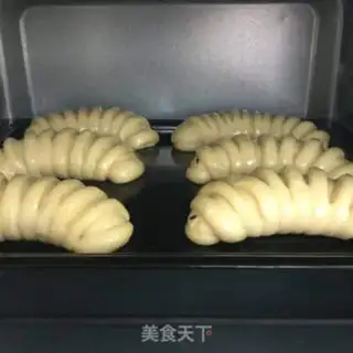 Make Soup and caterpillar bread step 18