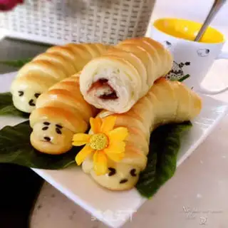 Make Soup and caterpillar bread step 21