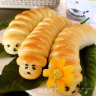Make Soup and caterpillar bread step 22