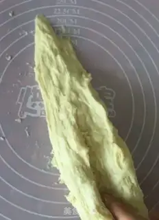 Make Peacock rolls bread step 2