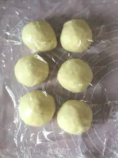 Make Peacock rolls bread step 8