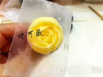 Make A flower birthday cake step 24