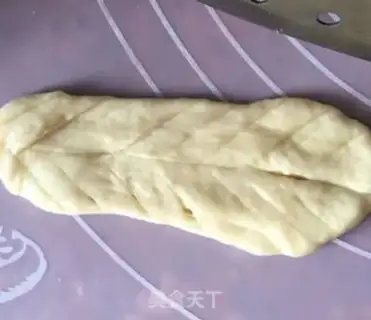 Make Peacock rolls bread step 12