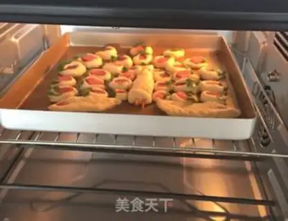 Make Peacock rolls bread step 15