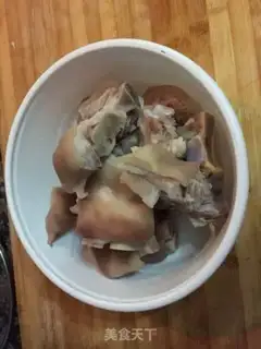 Make Red burning pig hoof step 0