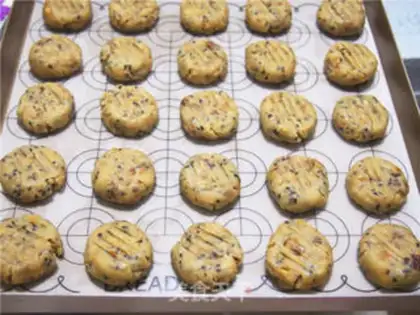 Make Five cookies step 7