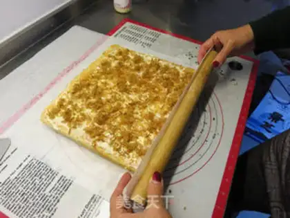 Make Onion pine rolls step 25