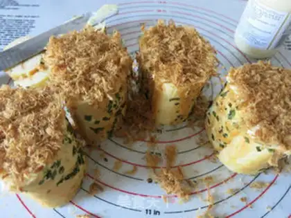 Make Onion pine rolls step 30
