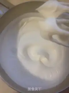 Make Eight-inch cream cake step 1