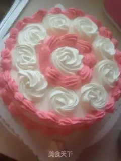 Make Eight-inch cream cake step 3