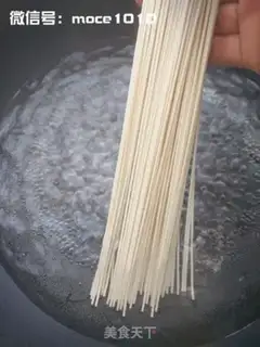 Make Seafood noodles step 1