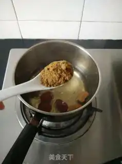 Make Red-tree eggs, red sugar step 2
