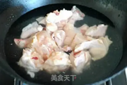 Make Three chickens on the table step 1