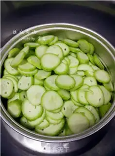 Make Smelt soup step 1