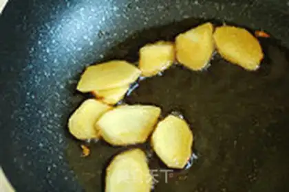Make Three chickens on the table step 4