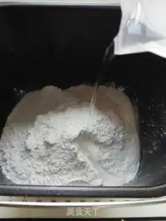 Make Squeeze bear bread step 1